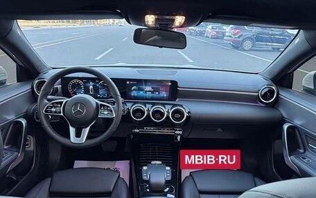 Mercedes-Benz A-Класс, 2022 год, 1 630 000 рублей, 8 фотография