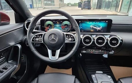 Mercedes-Benz A-Класс, 2022 год, 1 650 000 рублей, 3 фотография