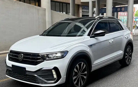 Volkswagen T-Roc I, 2022 год, 1 530 000 рублей, 2 фотография