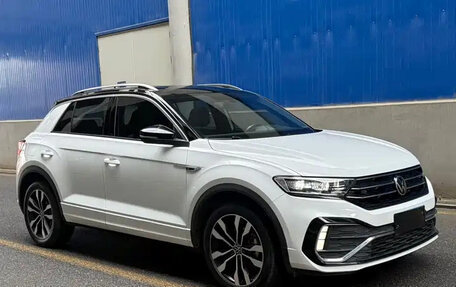 Volkswagen T-Roc I, 2022 год, 1 530 000 рублей, 3 фотография