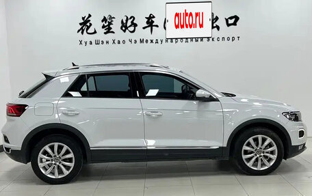 Volkswagen T-Roc I, 2023 год, 1 360 000 рублей, 3 фотография