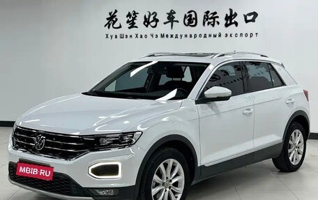 Volkswagen T-Roc I, 2023 год, 1 360 000 рублей, 1 фотография