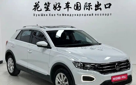 Volkswagen T-Roc I, 2023 год, 1 360 000 рублей, 2 фотография