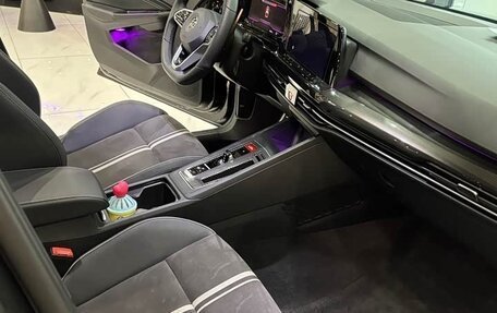 Volkswagen Golf VIII, 2023 год, 1 555 000 рублей, 21 фотография