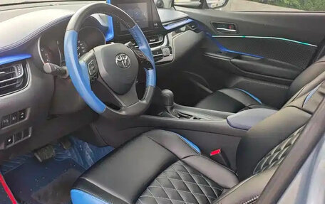 Toyota C-HR I рестайлинг, 2022 год, 1 530 000 рублей, 8 фотография