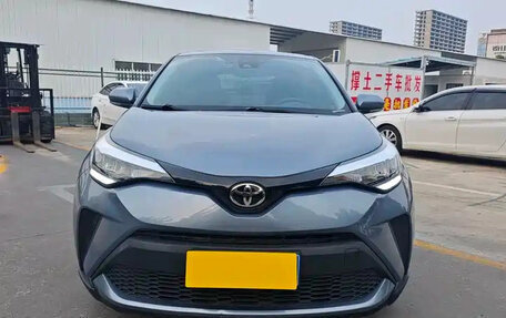 Toyota C-HR I рестайлинг, 2022 год, 1 530 000 рублей, 2 фотография