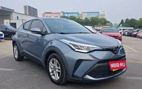 Toyota C-HR I рестайлинг, 2022 год, 1 530 000 рублей, 5 фотография