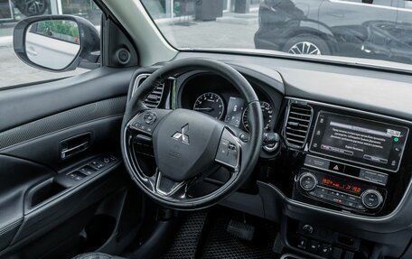 Mitsubishi Outlander III рестайлинг 3, 2019 год, 1 998 400 рублей, 9 фотография
