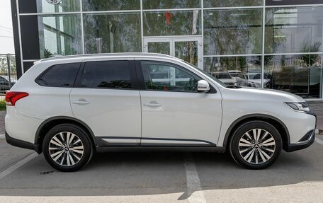 Mitsubishi Outlander III рестайлинг 3, 2019 год, 1 998 400 рублей, 6 фотография