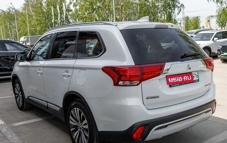 Mitsubishi Outlander III рестайлинг 3, 2019 год, 1 998 400 рублей, 3 фотография