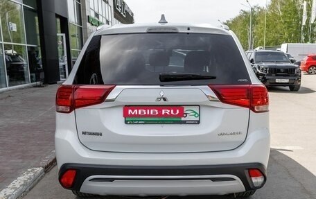 Mitsubishi Outlander III рестайлинг 3, 2019 год, 1 998 400 рублей, 4 фотография