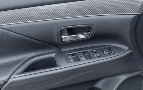 Mitsubishi Outlander III рестайлинг 3, 2019 год, 1 998 400 рублей, 15 фотография