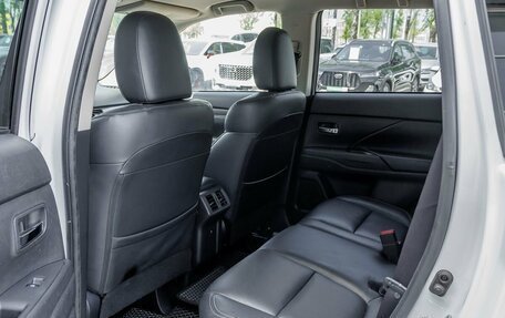Mitsubishi Outlander III рестайлинг 3, 2019 год, 1 998 400 рублей, 24 фотография