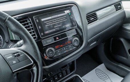 Mitsubishi Outlander III рестайлинг 3, 2019 год, 1 998 400 рублей, 20 фотография