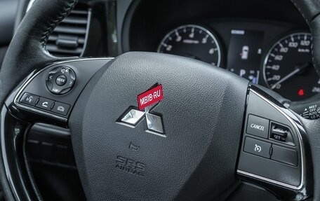 Mitsubishi Outlander III рестайлинг 3, 2019 год, 1 998 400 рублей, 13 фотография