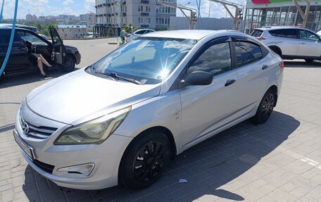 Hyundai Solaris II рестайлинг, 2015 год, 680 000 рублей, 4 фотография