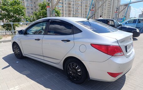 Hyundai Solaris II рестайлинг, 2015 год, 680 000 рублей, 5 фотография