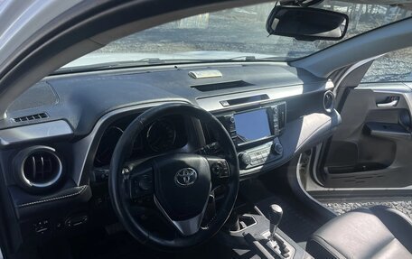 Toyota RAV4, 2017 год, 2 850 000 рублей, 2 фотография