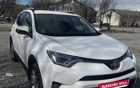 Toyota RAV4, 2017 год, 2 850 000 рублей, 3 фотография
