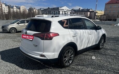 Toyota RAV4, 2017 год, 2 850 000 рублей, 6 фотография