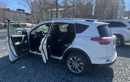 Toyota RAV4, 2017 год, 2 850 000 рублей, 10 фотография
