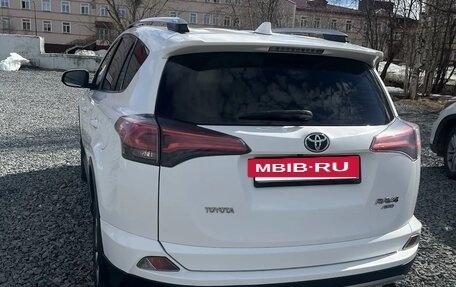 Toyota RAV4, 2017 год, 2 850 000 рублей, 8 фотография