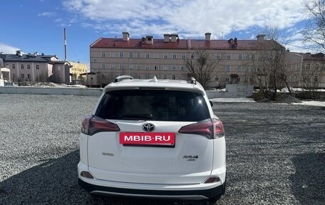 Toyota RAV4, 2017 год, 2 850 000 рублей, 7 фотография