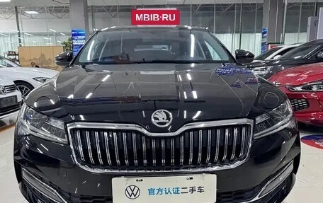 Skoda Superb III рестайлинг, 2023 год, 2 140 000 рублей, 3 фотография