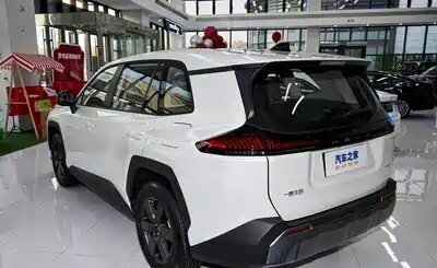 Toyota RAV4, 2026 год, 3 860 000 рублей, 2 фотография