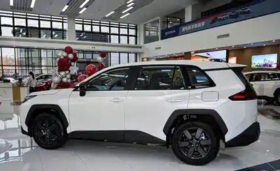 Toyota RAV4, 2026 год, 3 860 000 рублей, 3 фотография