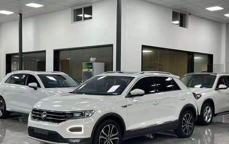 Volkswagen T-Roc I, 2022 год, 1 230 000 рублей, 1 фотография