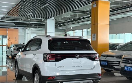 Volkswagen T-Cross I, 2022 год, 1 200 000 рублей, 6 фотография
