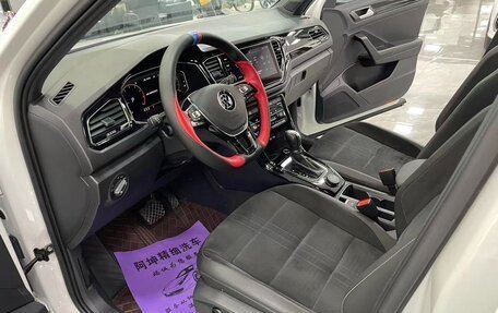 Volkswagen T-Roc I, 2022 год, 1 230 000 рублей, 4 фотография