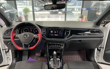 Volkswagen T-Roc I, 2022 год, 1 230 000 рублей, 6 фотография