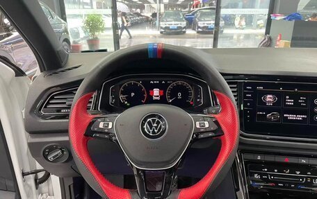 Volkswagen T-Roc I, 2022 год, 1 230 000 рублей, 5 фотография