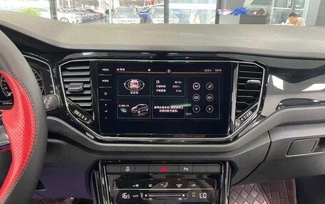 Volkswagen T-Roc I, 2022 год, 1 230 000 рублей, 9 фотография