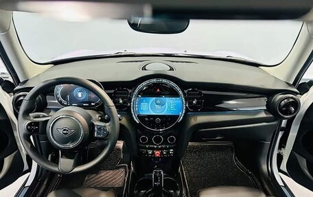MINI Hatch, 2023 год, 14 фотография