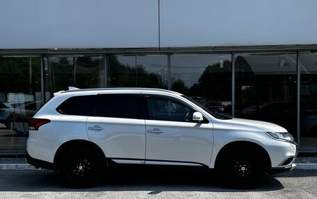 Mitsubishi Outlander III рестайлинг 3, 2017 год, 1 720 000 рублей, 3 фотография
