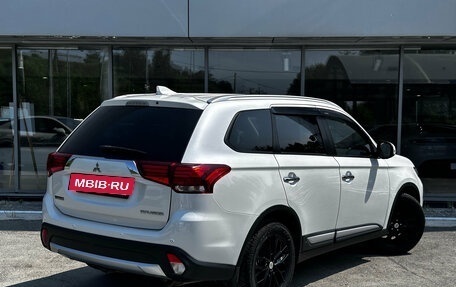 Mitsubishi Outlander III рестайлинг 3, 2017 год, 1 720 000 рублей, 4 фотография