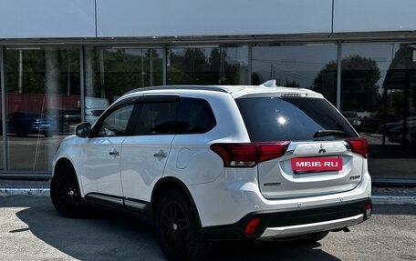 Mitsubishi Outlander III рестайлинг 3, 2017 год, 1 720 000 рублей, 6 фотография
