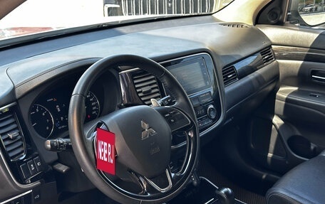 Mitsubishi Outlander III рестайлинг 3, 2017 год, 1 720 000 рублей, 10 фотография