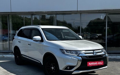 Mitsubishi Outlander III рестайлинг 3, 2017 год, 1 720 000 рублей, 2 фотография