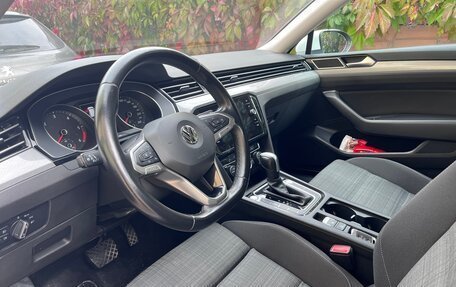 Volkswagen Passat B8 рестайлинг, 2020 год, 2 400 000 рублей, 10 фотография