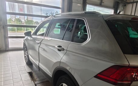 Volkswagen Tiguan II, 2018 год, 2 600 000 рублей, 6 фотография