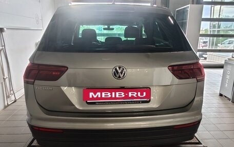 Volkswagen Tiguan II, 2018 год, 2 600 000 рублей, 4 фотография