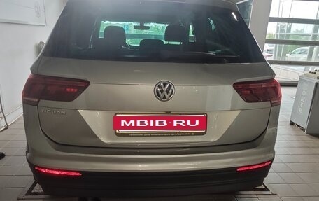 Volkswagen Tiguan II, 2018 год, 2 600 000 рублей, 3 фотография