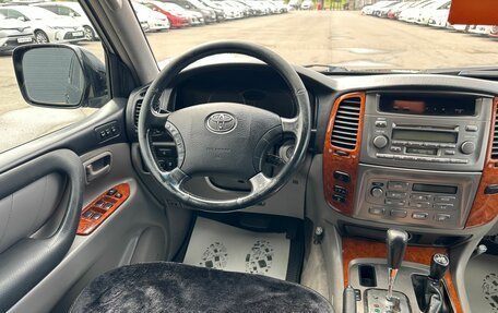 Toyota Land Cruiser 100 рестайлинг 2, 2003 год, 1 769 000 рублей, 14 фотография