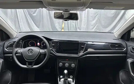 Volkswagen T-Roc I, 2023 год, 1 250 666 рублей, 7 фотография