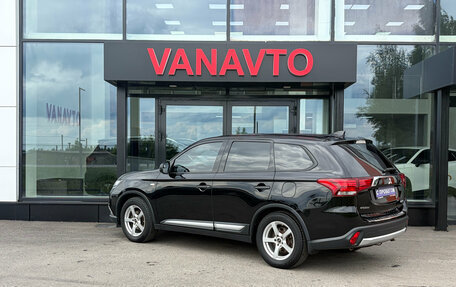 Mitsubishi Outlander III рестайлинг 3, 2017 год, 1 865 000 рублей, 3 фотография