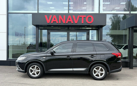 Mitsubishi Outlander III рестайлинг 3, 2017 год, 1 865 000 рублей, 2 фотография